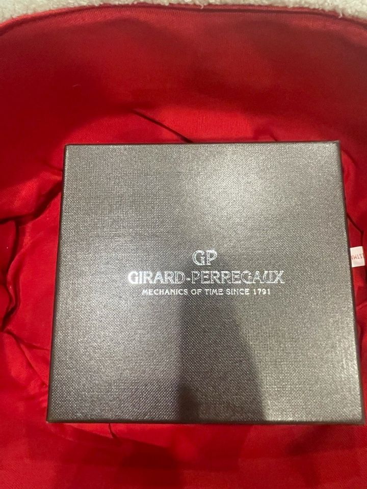 Great condition Girard Perregaux 49580-52-851-BAGA Classique Elegance Flyback 18k Rose Gold Watch